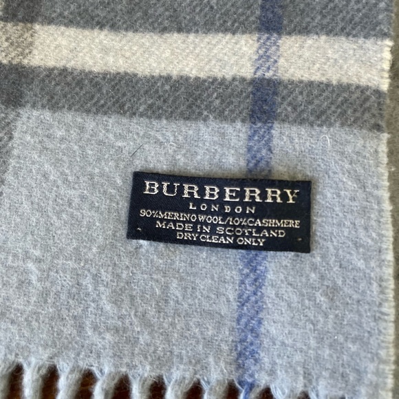 Burberry Scarf Baby Blue Nova Check Reversible Wool Made in Scotland GUC - Picture 2 of 16